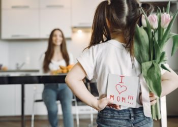 These are the best last minute makeup kit gifts for the beauty buff