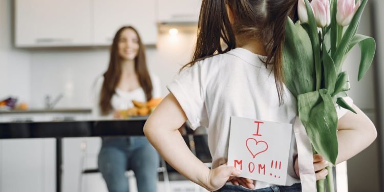 These are the best last minute makeup kit gifts for the beauty buff