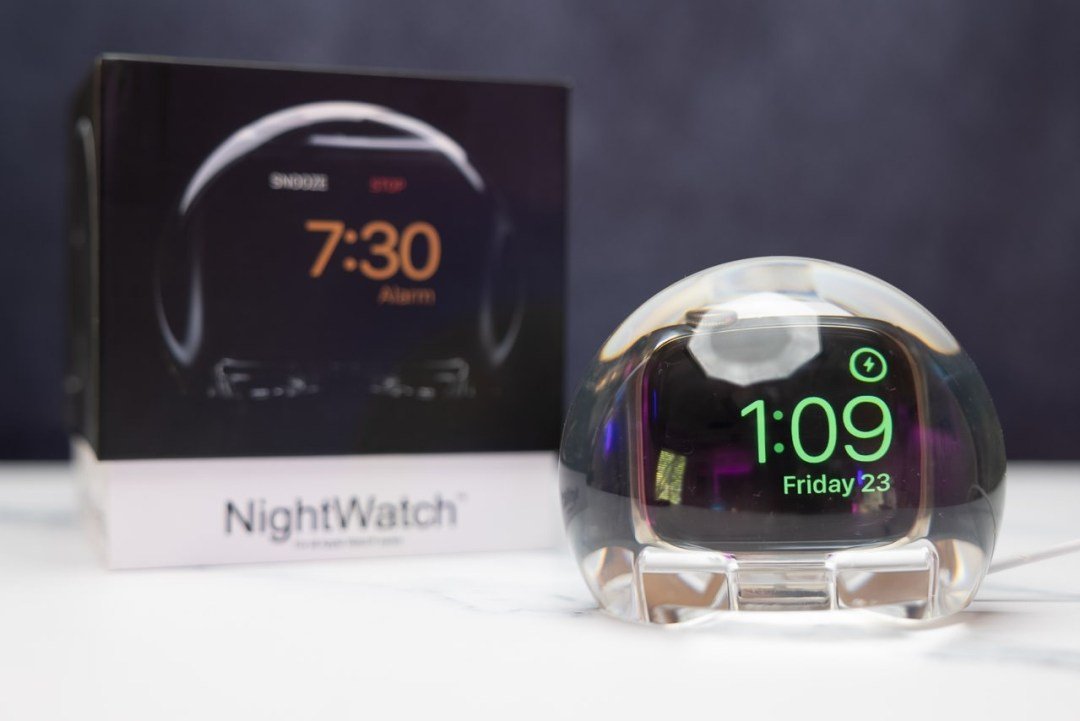 NightWatch Magnifying Clock Dock for Apple Watch