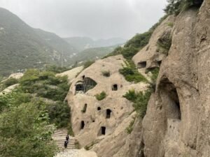 escursione alle grotte di longqing e guyaju con autista parlante inglese